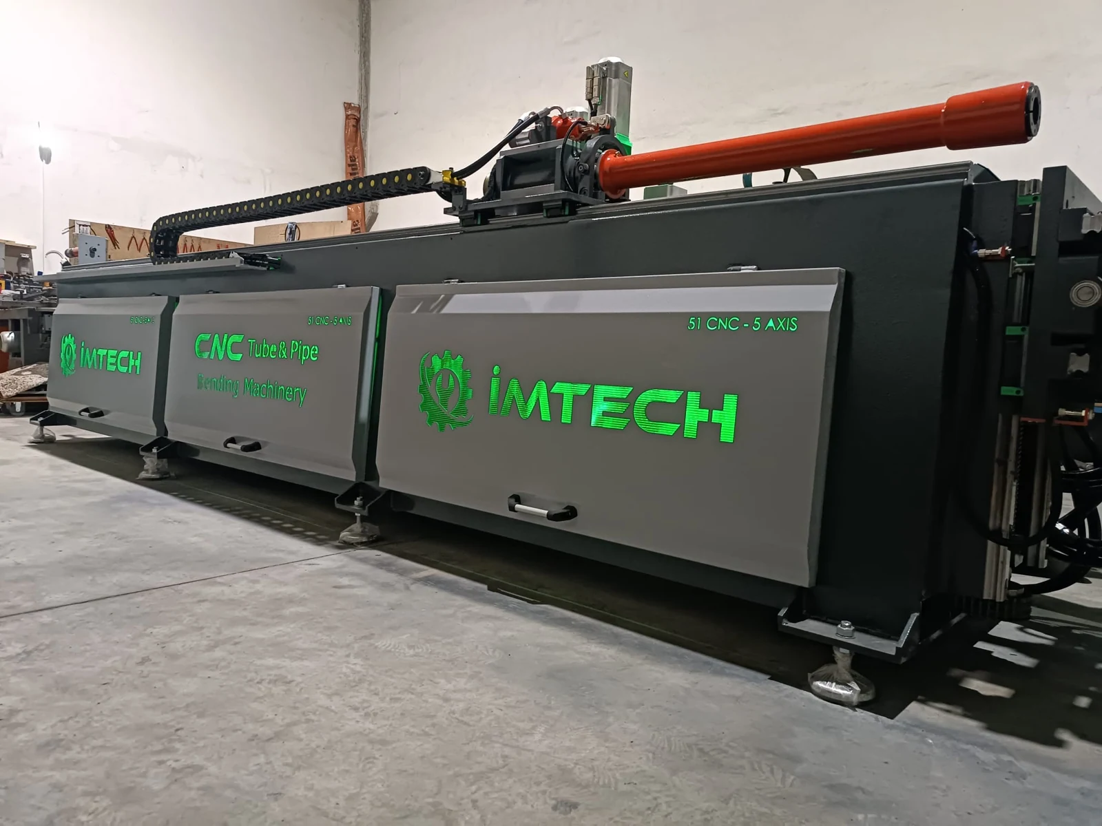 İMTECH makinesinde mekanik hareket ve hidrolik elemanlar
